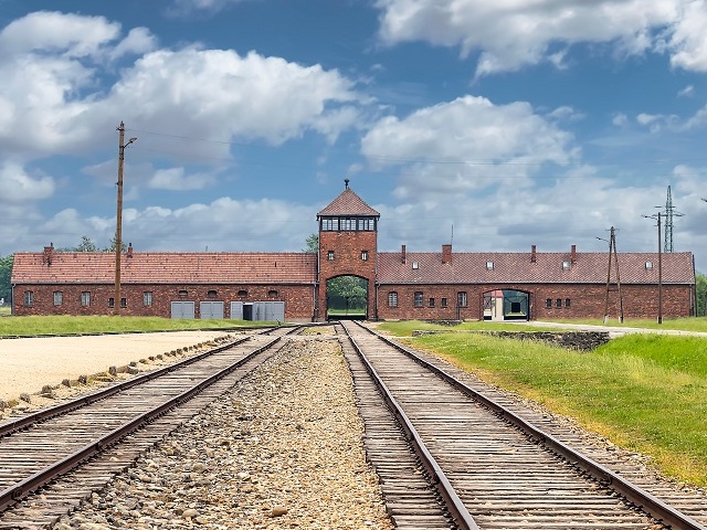 tour auschwitz italiano